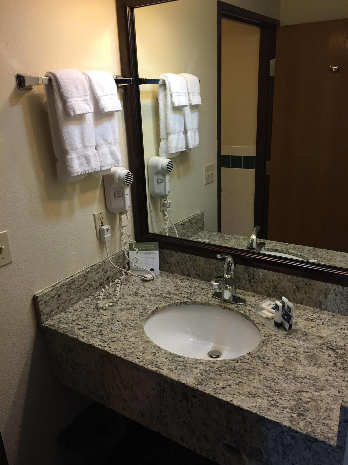 Blossom Hotel & Suites トラバーズ・シティ エクステリア 写真
