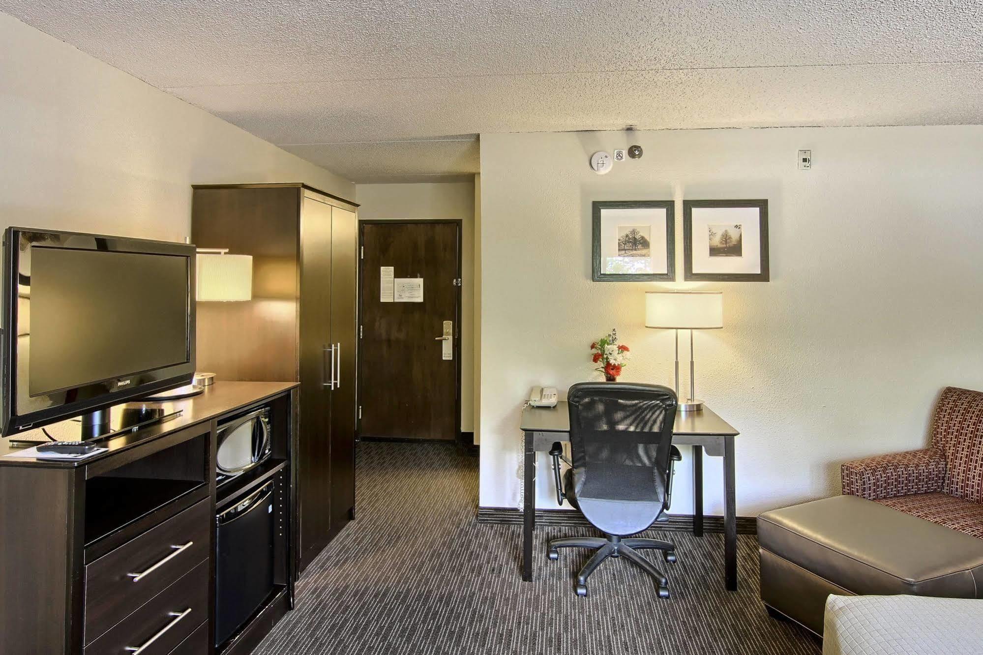 Blossom Hotel & Suites トラバーズ・シティ エクステリア 写真
