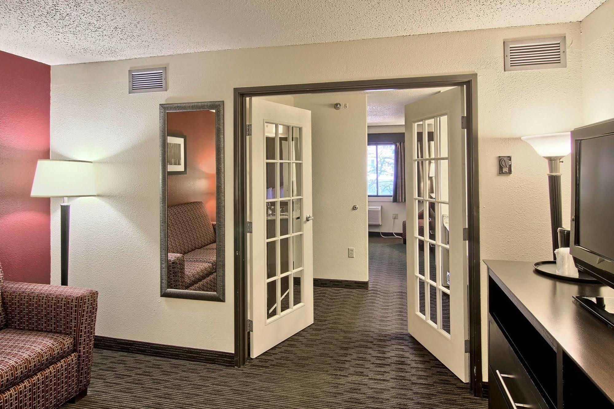Blossom Hotel & Suites トラバーズ・シティ エクステリア 写真