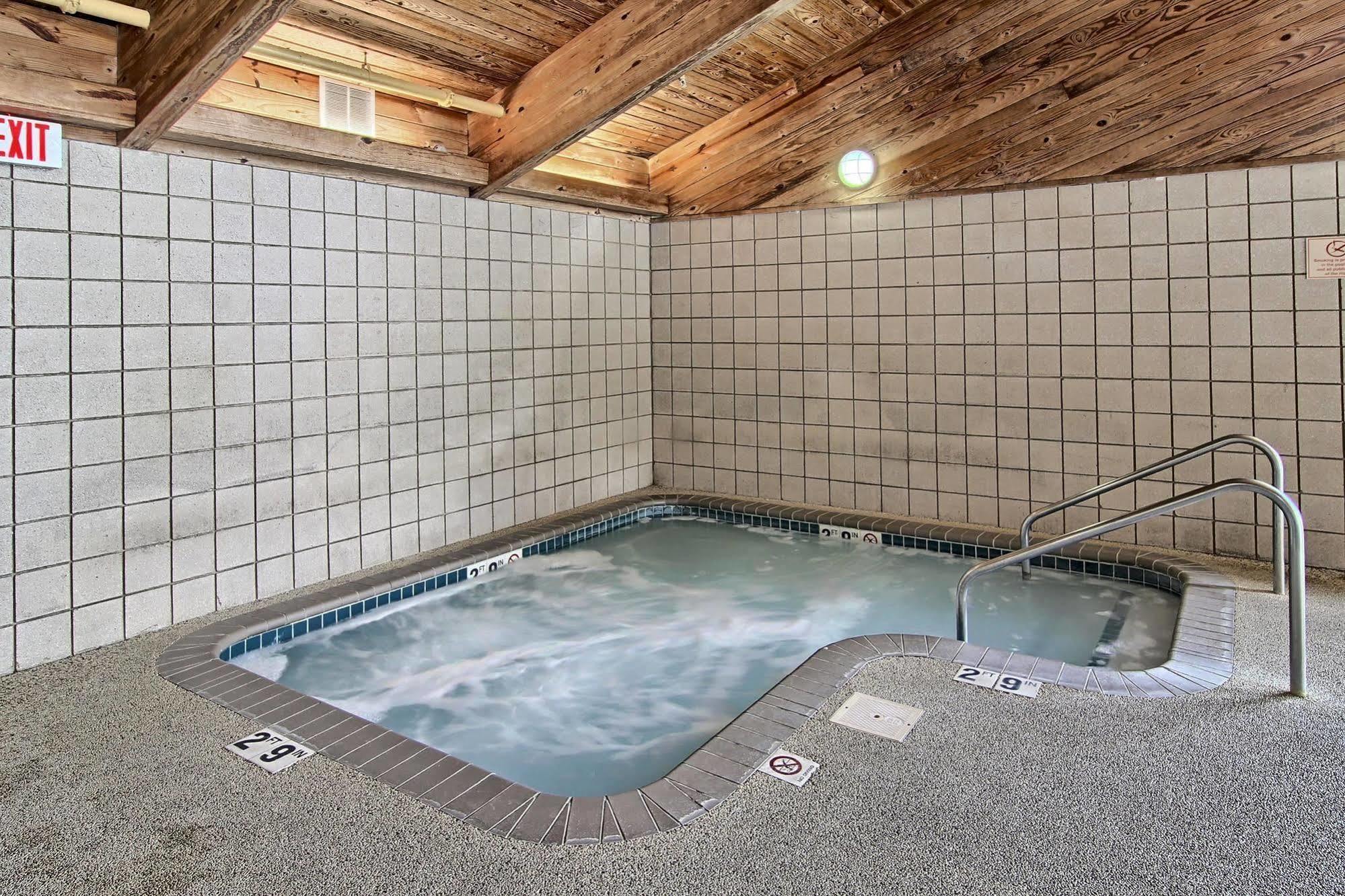 Blossom Hotel & Suites トラバーズ・シティ エクステリア 写真